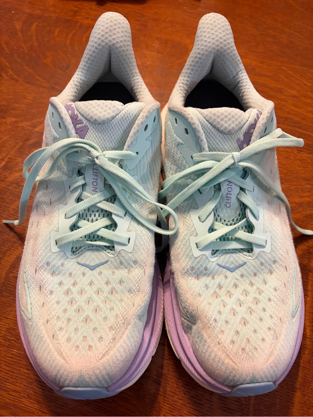 Women's Hoka One Clifton 9’s Size 10.5